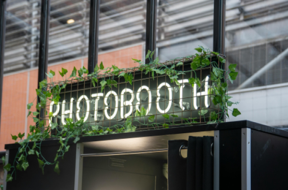 Waarom een photobooth een slimme investering is voor zakelijke events