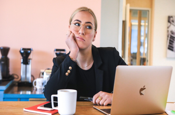 1 op 5 werknemers kwam in 2020 (vrijwel) niemand tegen tijdens het werk