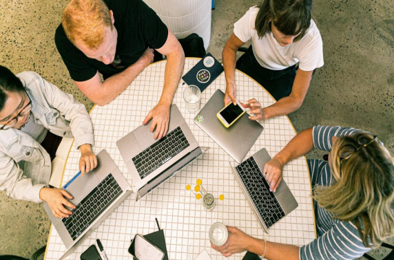 Onderzoek Corel: 53% van de Nederlandse werknemers denkt dat slechte samenwerkingstools de algehele bedrijfsgroei belemmeren 