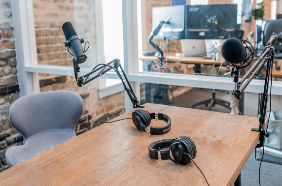 Podcast: “Geef digitaal budget voor reclamevrije online diensten”