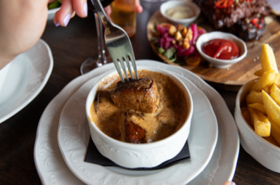 Amsterdamse steakkoning Piet de Leeuw is jarig! Al 75 jaar geen steak veranderd