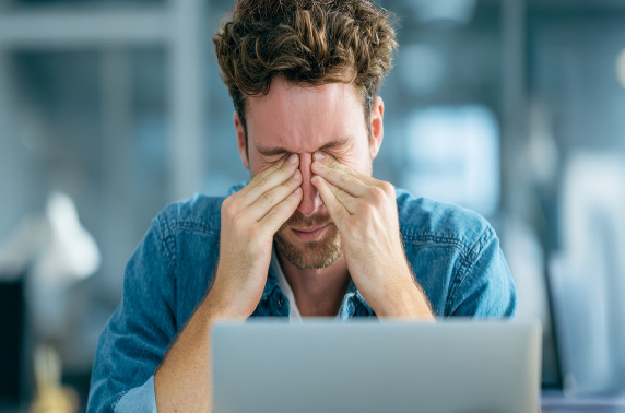 Slaaptekort dertigers en veertigers veroorzaakt ‘verborgen productiviteitslek’ op werkvloer