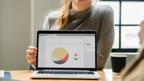 Waarom hebben jonge mannen liever geen vrouw als baas?