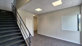 Waarom een professioneel afbouwbedrijf bij het plaatsen van een systeemplafond?