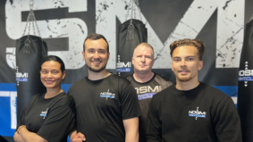  Familiebedrijf NDSM Fightclub betrekt wijkbewoners, verdubbelt trainingsruimte