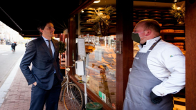 Minister Hoekstra wil regionale bedrijvigheid aanjagen