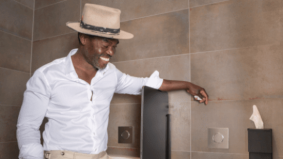 Steffen Morrison herdefinieert de hygiëne-ervaring voor mannen met PeeWipe Dispenser