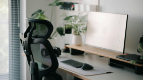 Tweedehands bureaustoel kiezen: check gasveer en wielen eerst