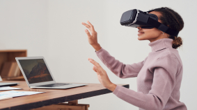 Virtual reality tool voor congresorganisatoren en eventplanners om hotel te bezoeken vermindert CO2-voetafdruk