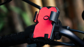 Quad Lock op de motor: wanneer trilt je telefoon los?