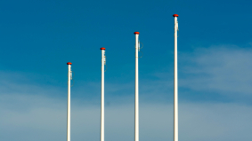 Vlaggenstok kiezen: aluminium is vaak slimmer dan hout