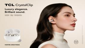 TCL introduceert nieuwe TCL CrystalClip open-ear earbuds met Swarovski® Special Edition tijdens MWC 2026