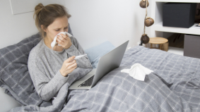 Ziek vrouw vraagt AI-advies