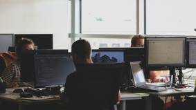 Waarom hackers steeds vaker MKB-bedrijven aanvallen en hoe jij je verdedigt