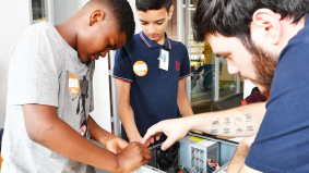 Bol.com bollebozen en JINC gaan samenwerken om kansenongelijkheid tegen te gaan