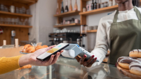 De juiste PR-pincode: myPOS schakelt TEAM LEWIS in voor groei in de Benelux