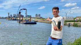 Amsterdammer ontwikkelt eerste 'surf-kas' die kanaalwater zuivert