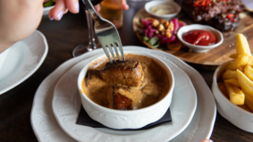 Amsterdamse steakkoning Piet de Leeuw is jarig! Al 75 jaar geen steak veranderd