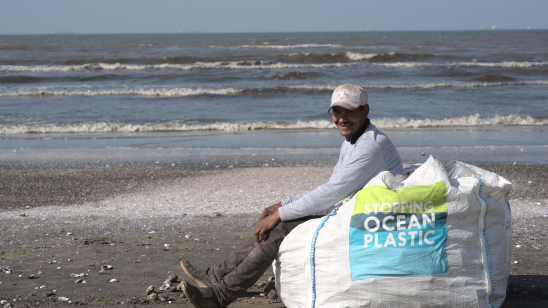Acer legt zich toe op inzamelen van 50 ton aan plastic afval uit de natuur in samenwerking met Plastic Bank