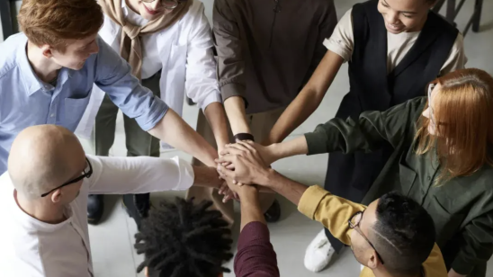 Handen ineen voor loontransparantie