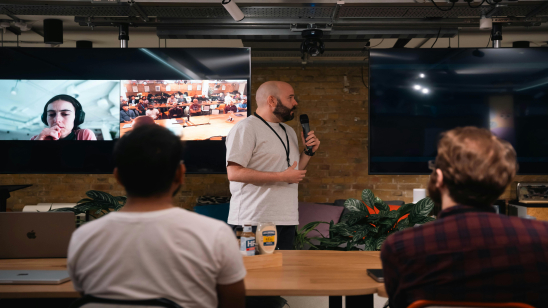 Samenwerken op afstand? Maak het leuk met online teambuilding