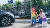 EVBox vraagt aandacht voor LGBTQIA+-gemeenschap met kleurrijke laadpalen in Amsterdam