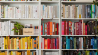 Dit zijn de leukste manieren om je boekenkast in te richten